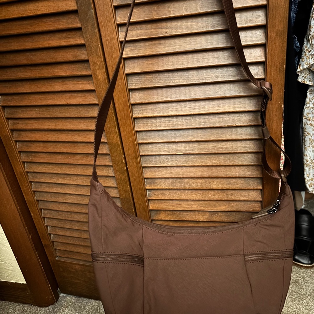 lululemon slouchy sling bag - Picture 2 of 4